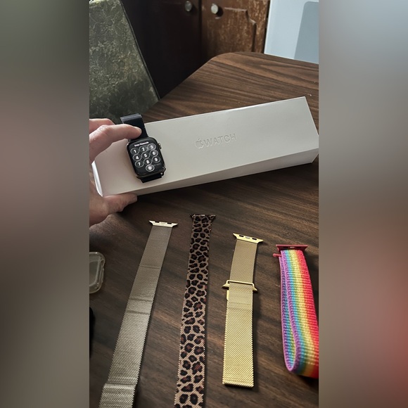 Apple Watch-6 Series 44MM Gold - Picture 6 of 13